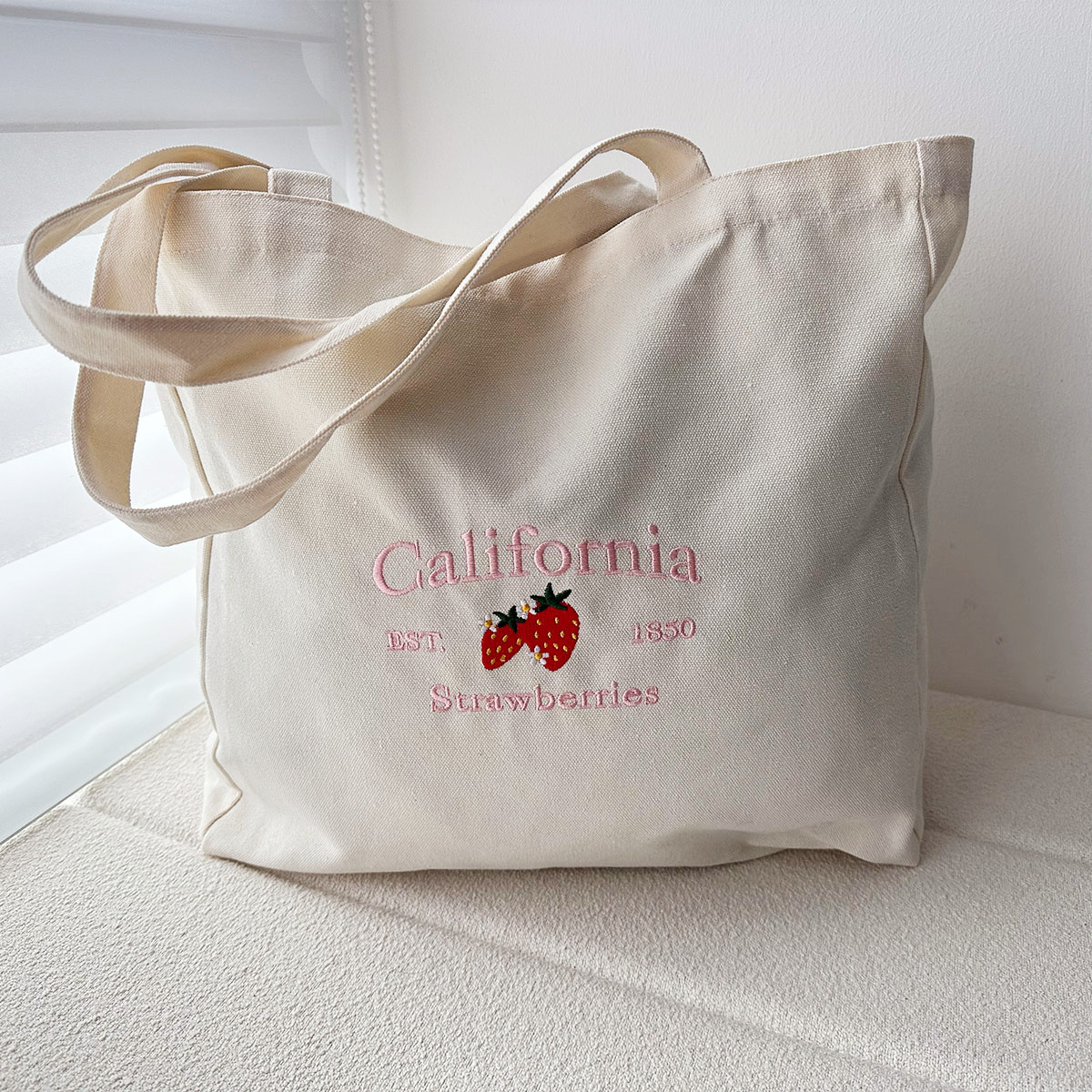 Women Bags Ck - كاليفورنيا EST.1850 الفراولة خمر مطرزة المرأة