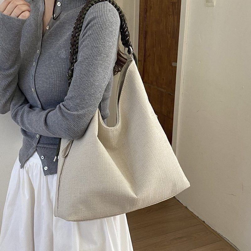 Hobo Bag Slouchy - حقيبة نسائية كريمية اللون بتصميم مضلع