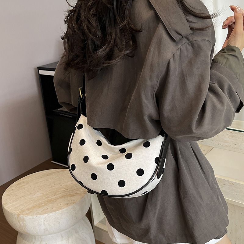 Hobo Bag Slouchy - حقيبة نسائية منقطة بتصميم هوبو، حقيبة