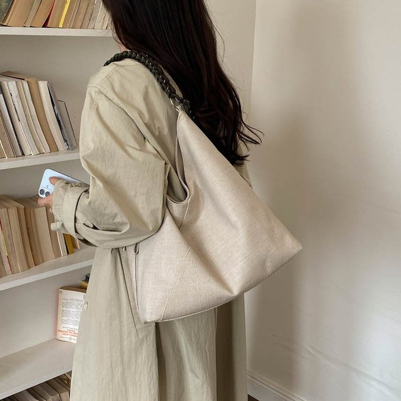 حقيبة نسائية كريمية اللون بتصم - مراجعة Hobo Bag Slouchy وسعره