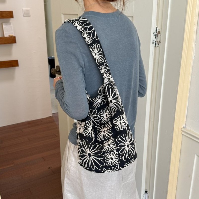 حقيبة كتف نسائية من القماش بتص - مراجعة Hobo Bag Slouchy وسعره