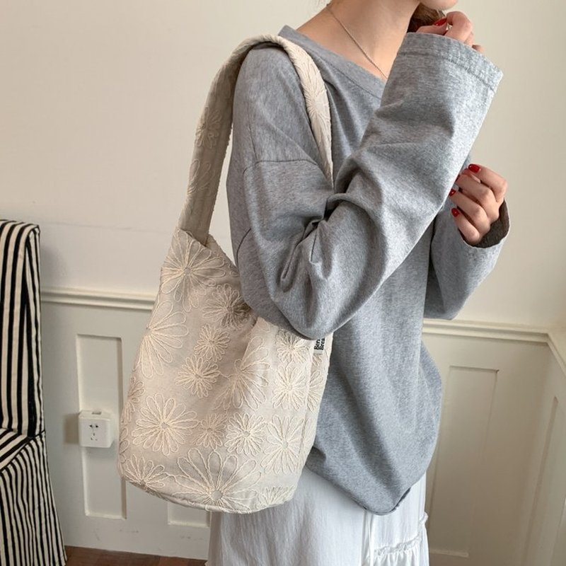 حقيبة كتف نسائية من القماش بتص - مراجعة Hobo Bag Slouchy وسعره