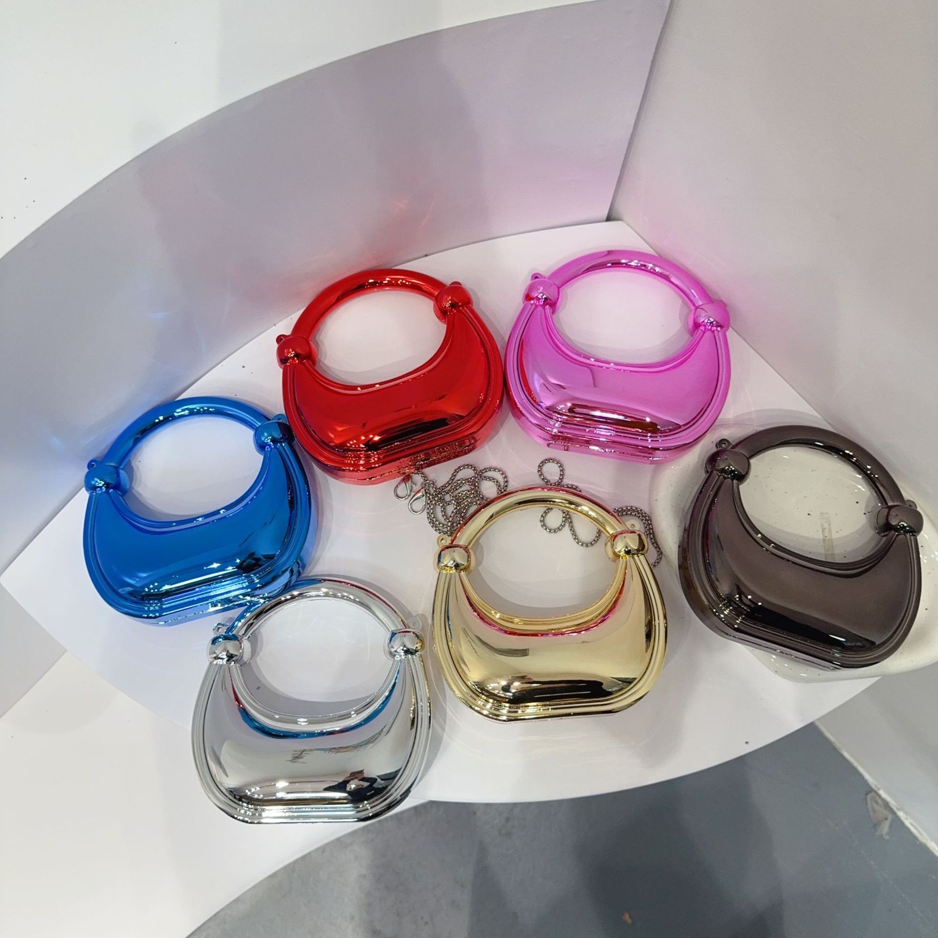 محافظ وحقائب يد صغيرة للسهرة ب - مراجعة Women Bags On Sale وسعره