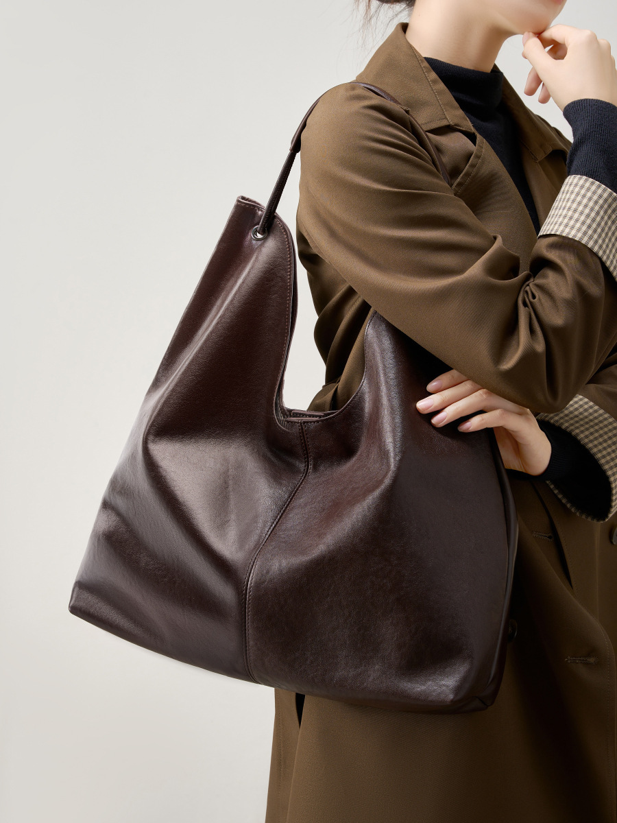 حقائب يد فاخرة من الجلد الطبيع - مراجعة Hobo Bag Slouchy وسعره