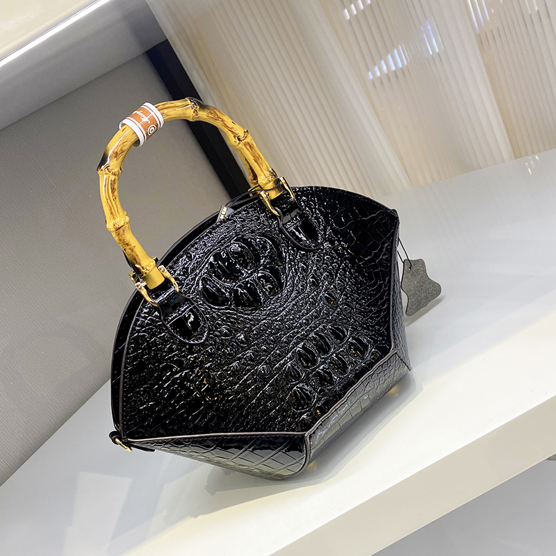 حقيبة كروس جلد البقر للنساء ،  - مراجعة Women Bags Branded Sale وسعره