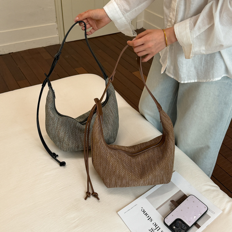 حقيبة كتف منسوجة بحزام معقود و - مراجعة Hobo Bag Slouchy وسعره