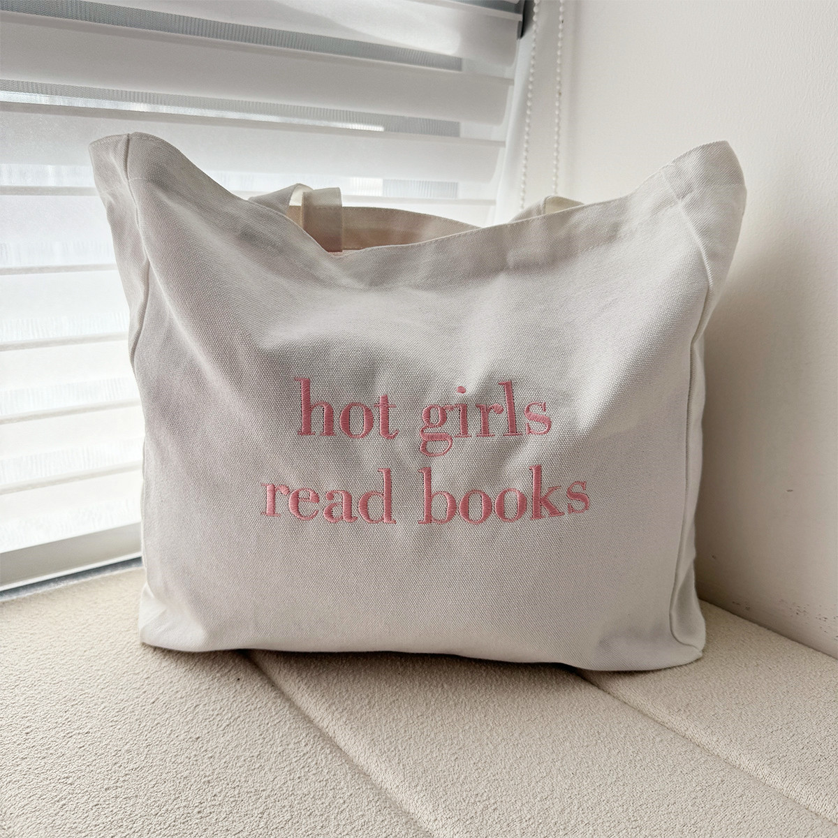 حار الفتيات قراءة الكتب رسائل  - مراجعة Women Bags Ck وسعره